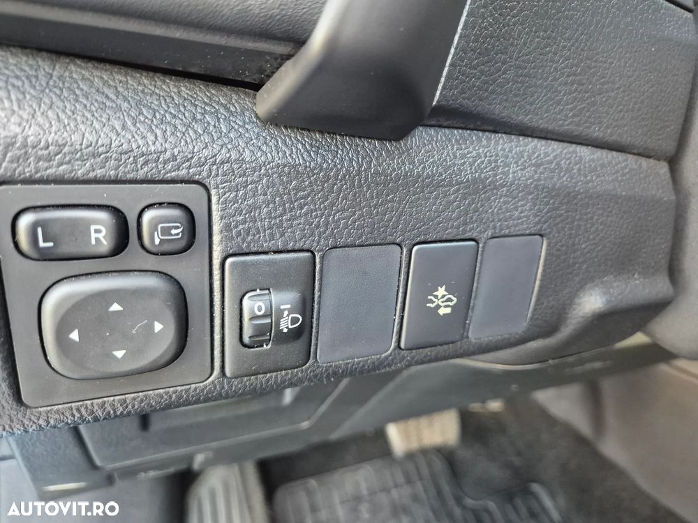 Toyota Auris 1.8 L VVT-i HSD Luna - 11