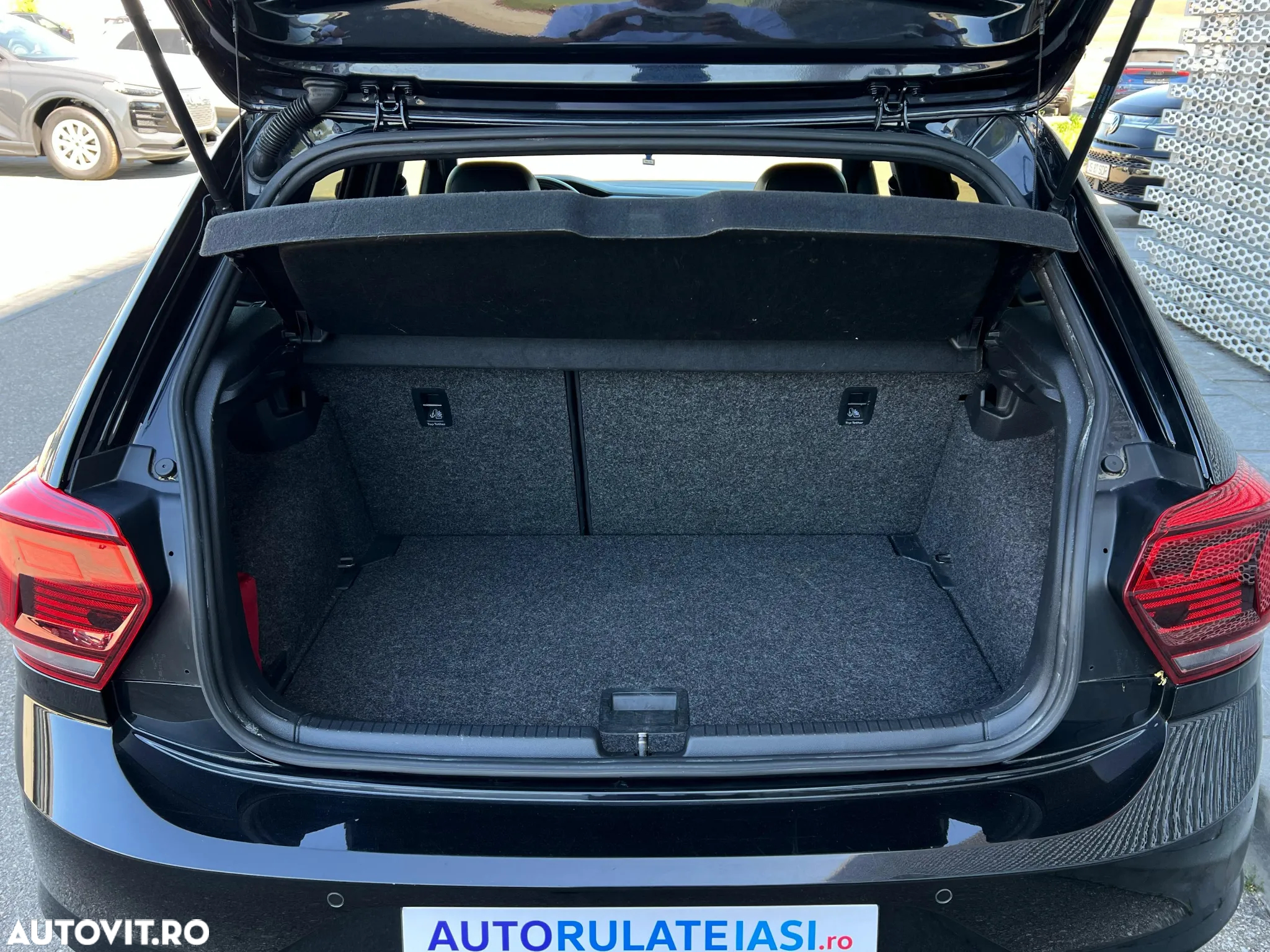 Volkswagen Polo 2.0 TSI DSG GTI - 37