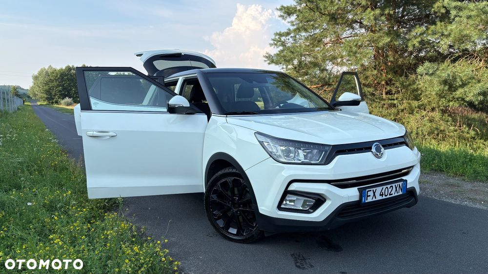 SsangYong/KGM Tivoli e-XGi 160 2WD Black+White - 9