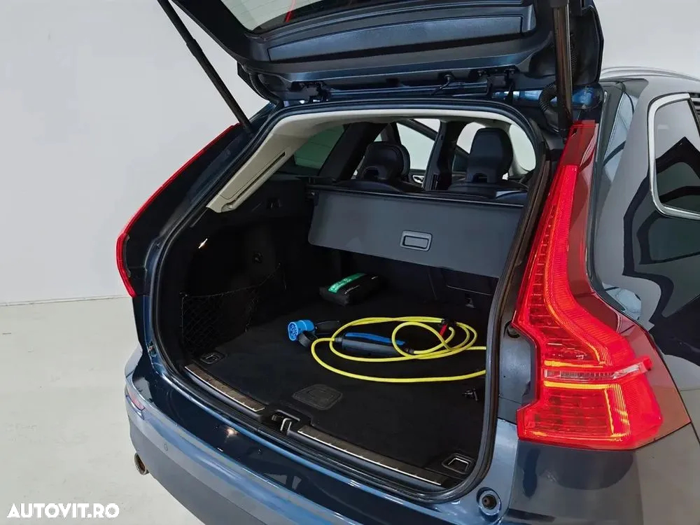 Volvo XC 60 T8 Twin Engine AWD Geartronic Momentum - 18