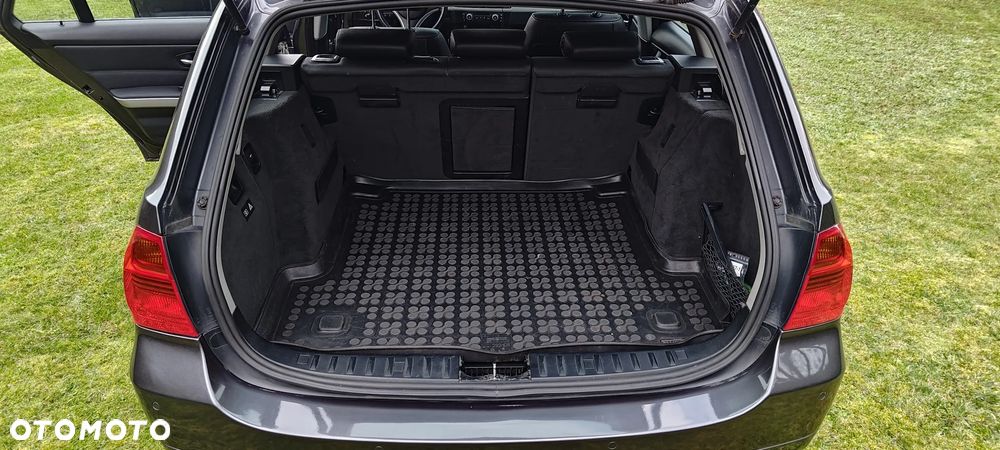 BMW Seria 3 330i - 27