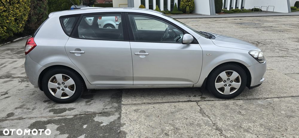 Kia Ceed - 4