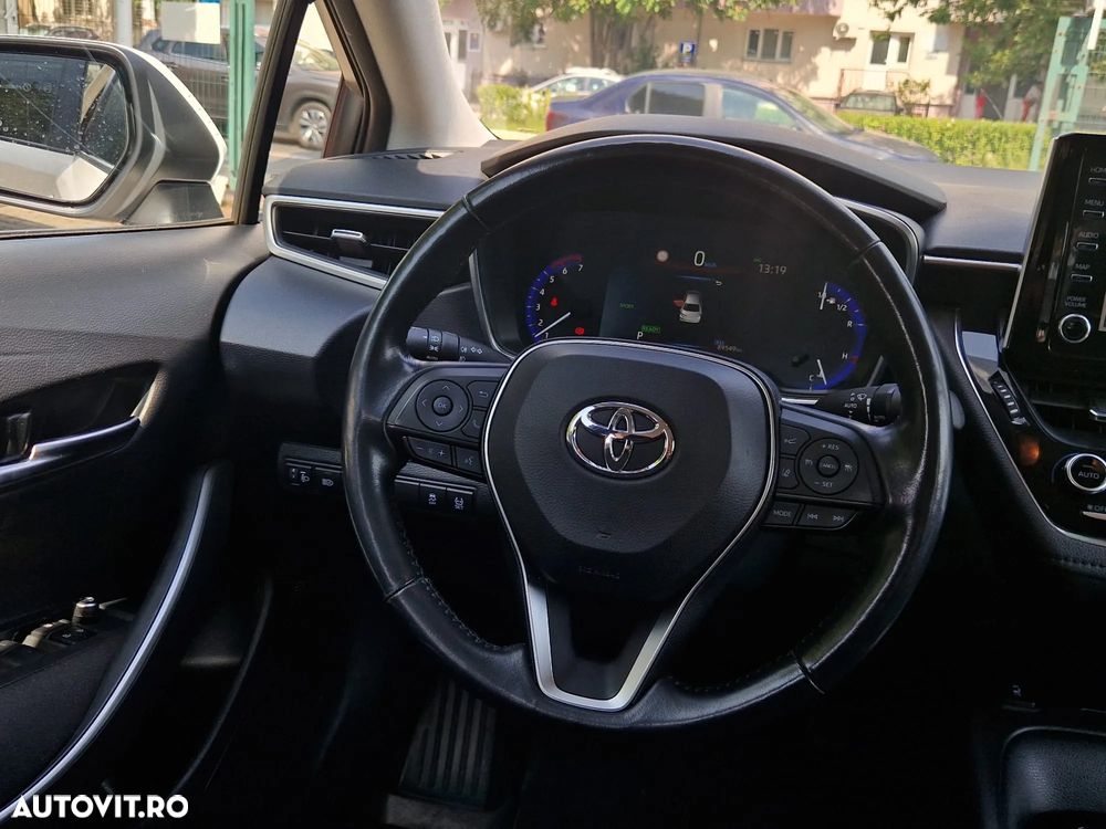 Toyota Corolla Sedan 1.8 HSD Dynamic - 11