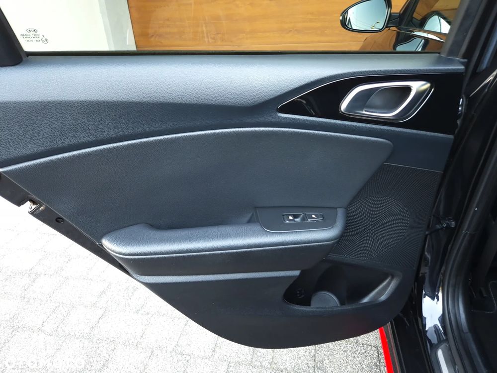 Kia Ceed 1.6 T-GDI GT - 25