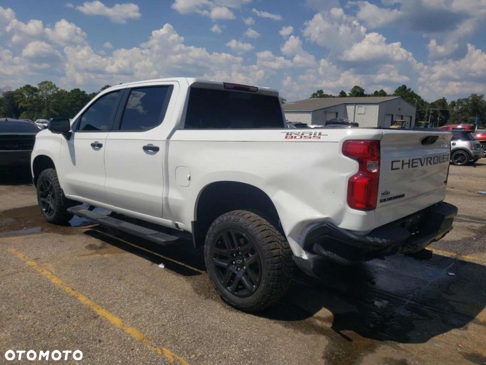 Chevrolet Silverado - 3