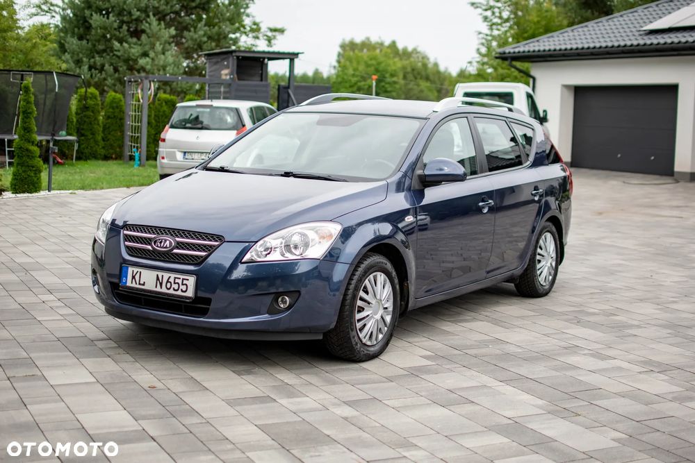 Kia Ceed - 33