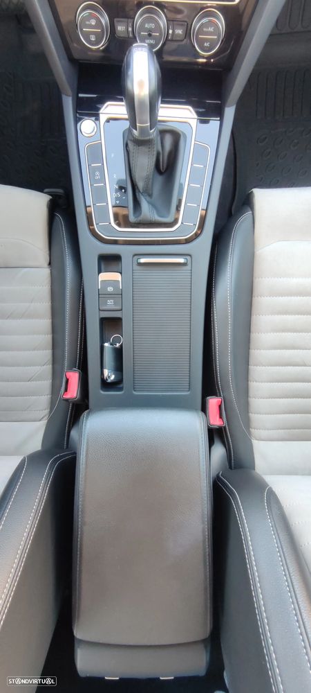 VW Passat Variant 2.0 TDi Highline DSG - 12