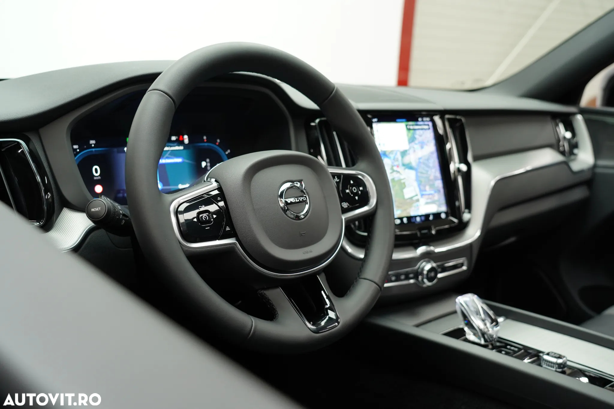 Volvo XC 60 B4 D Plus Dark - 12