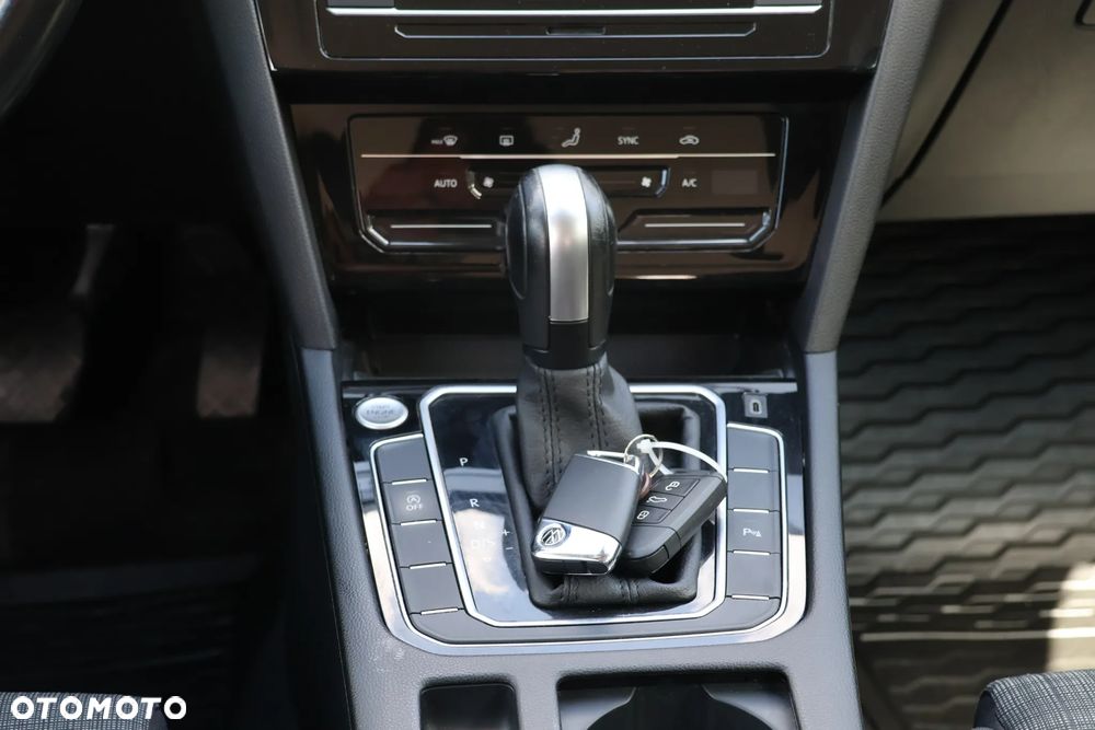 Volkswagen Passat Variant 2.0 TDI EVO Elegance DSG - 6