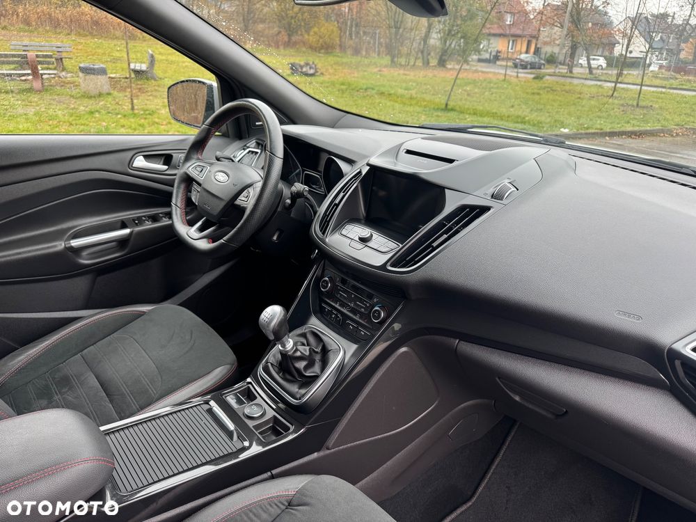 Ford Kuga 1.5 EcoBoost 2x4 ST-Line - 16