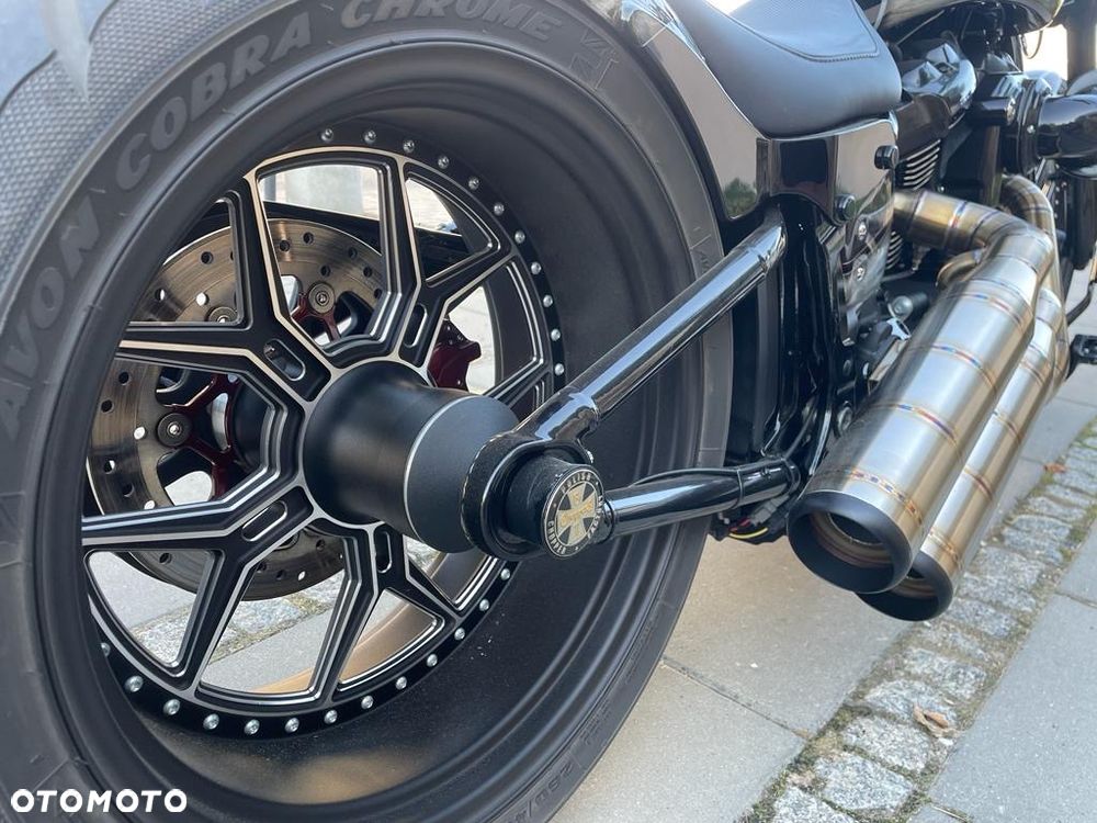 Harley-Davidson Softail Breakout - 9