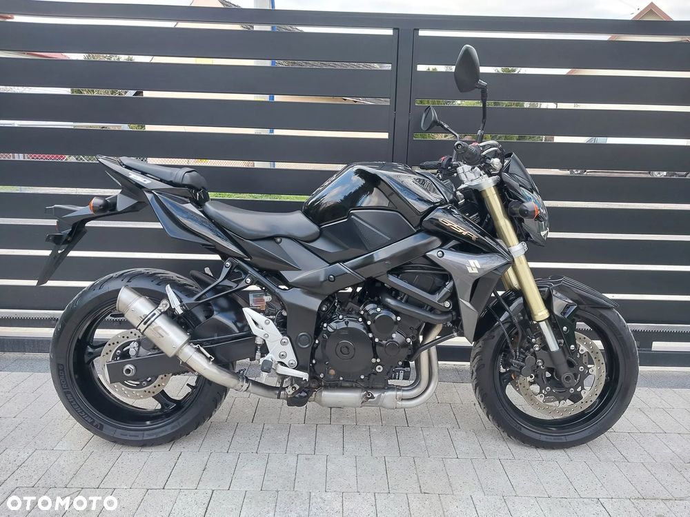 Suzuki GSR - 1