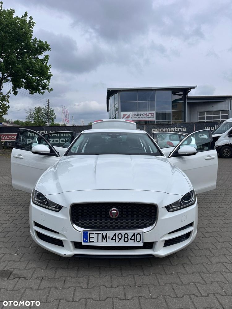 Jaguar XE - 4