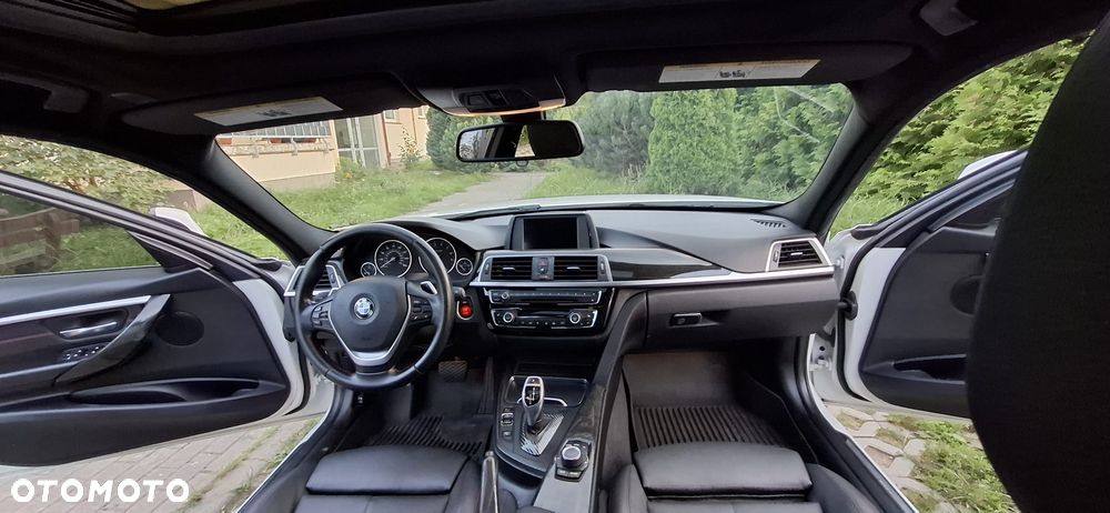 BMW Seria 3 330i Sport Line - 28