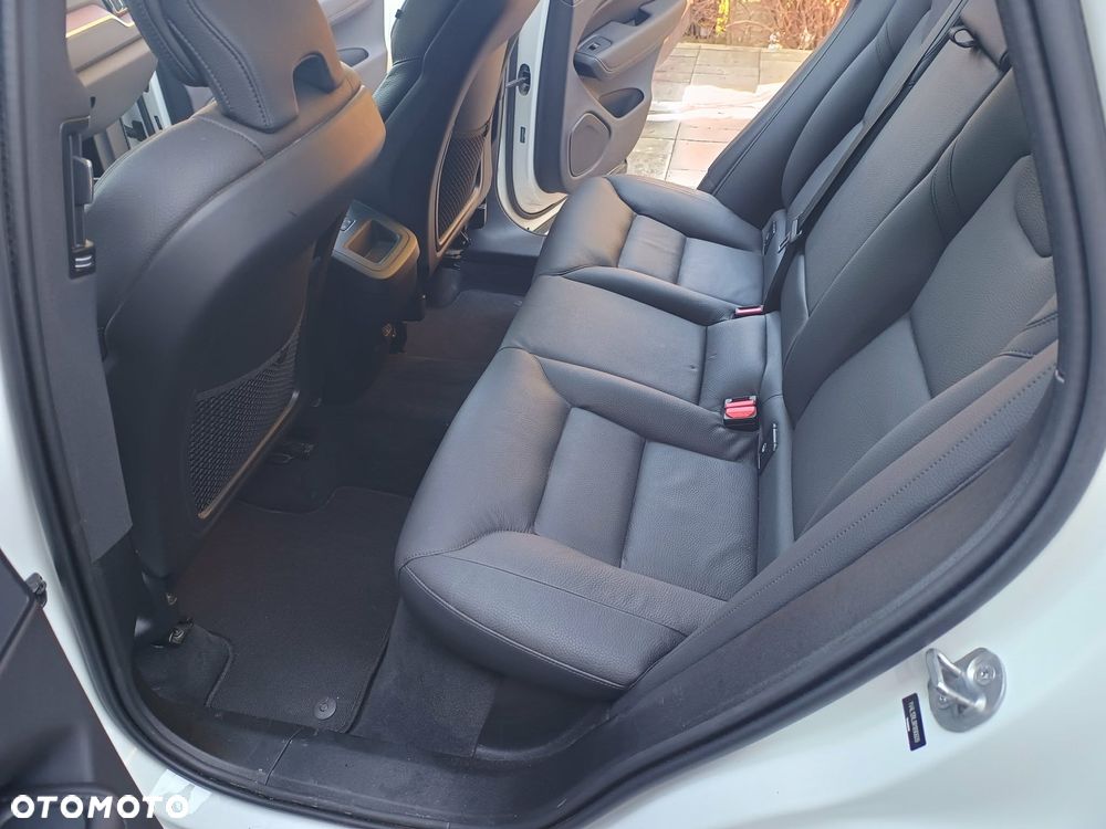 Volvo XC 60 B5 B AWD Plus Dark - 14