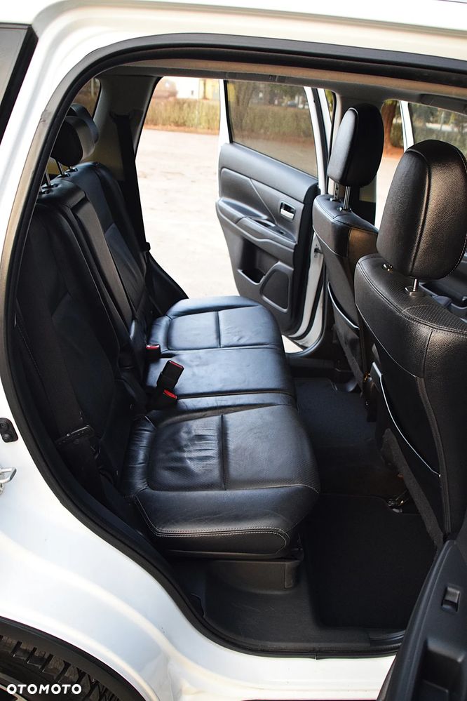 Mitsubishi Outlander 2.2 DI-D 4WD Automatik Diamant Edition+ - 19