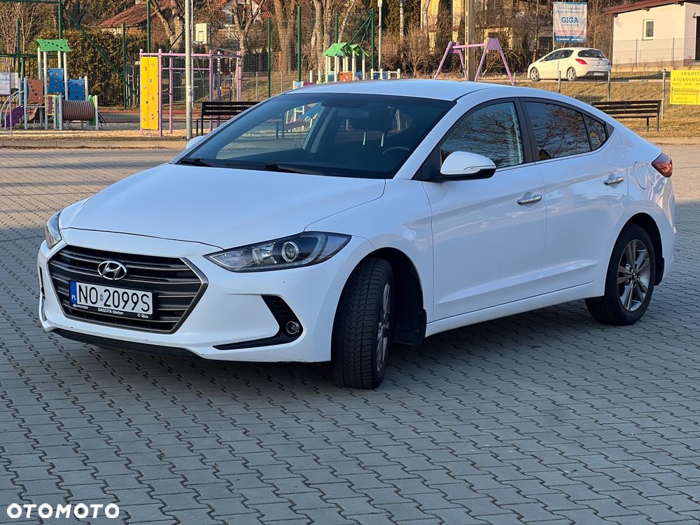 Hyundai Elantra 1.6 Comfort - 4