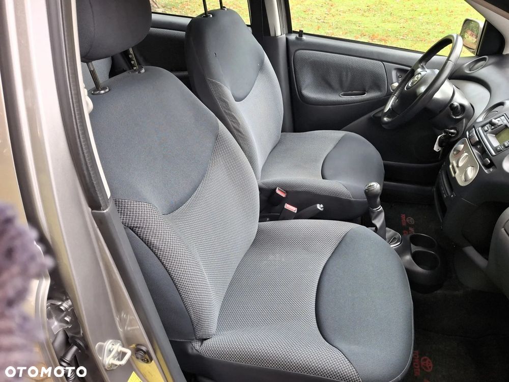 Toyota Yaris 1.3 VVT-i Executive - 14