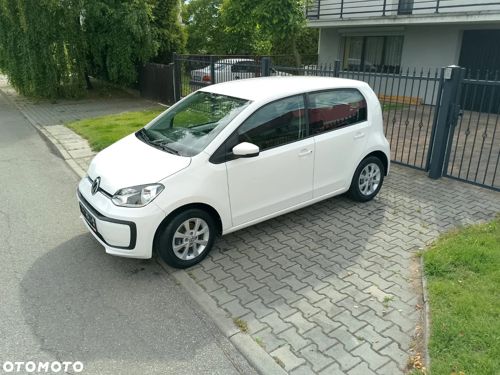 Volkswagen up! white - 15