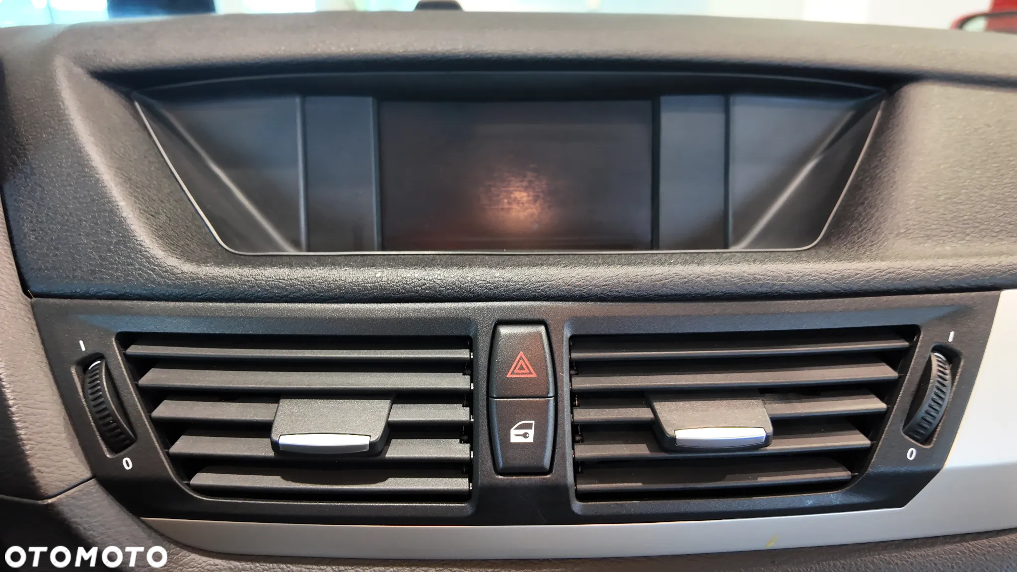 BMW X1 sDrive18i - 27