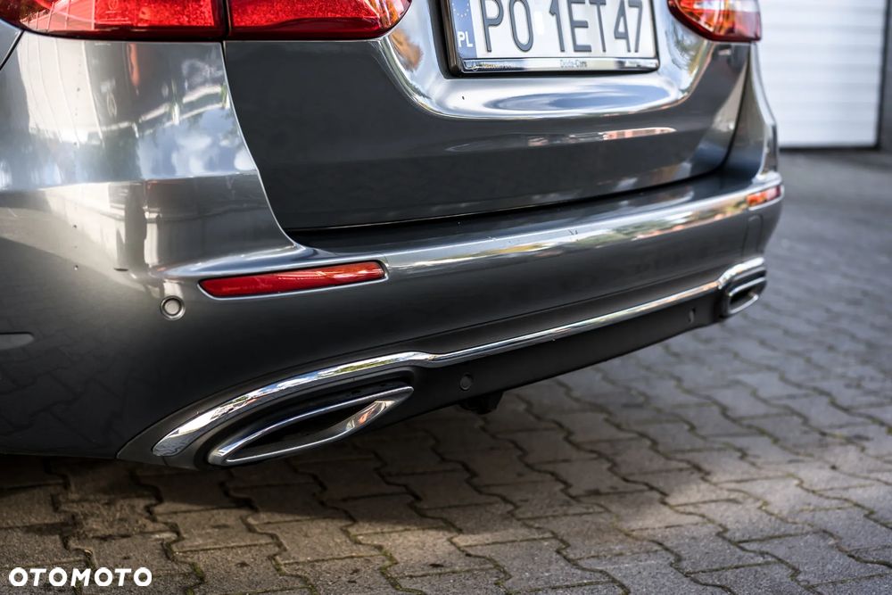 Mercedes-Benz Klasa E 220 d 4-Matic 9G-TRONIC - 29