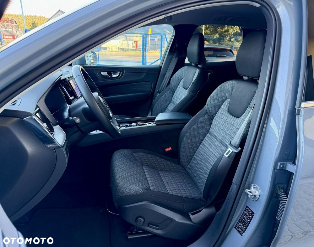 Volvo XC 60 B4 D Plus Dark - 15