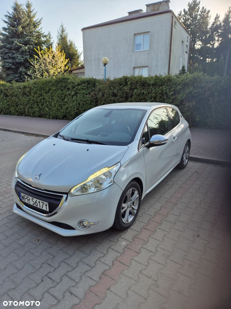 Peugeot 208 e-HDi 92 Stop&Start Allure - 1