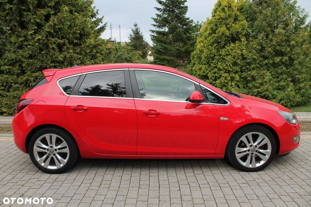 Opel Astra 1.6 Turbo Cosmo - 11