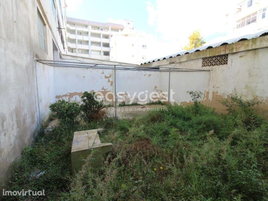 Estabelecimento comercial com quintal nas Cardosas, Portimão - Grande imagem: 2/14