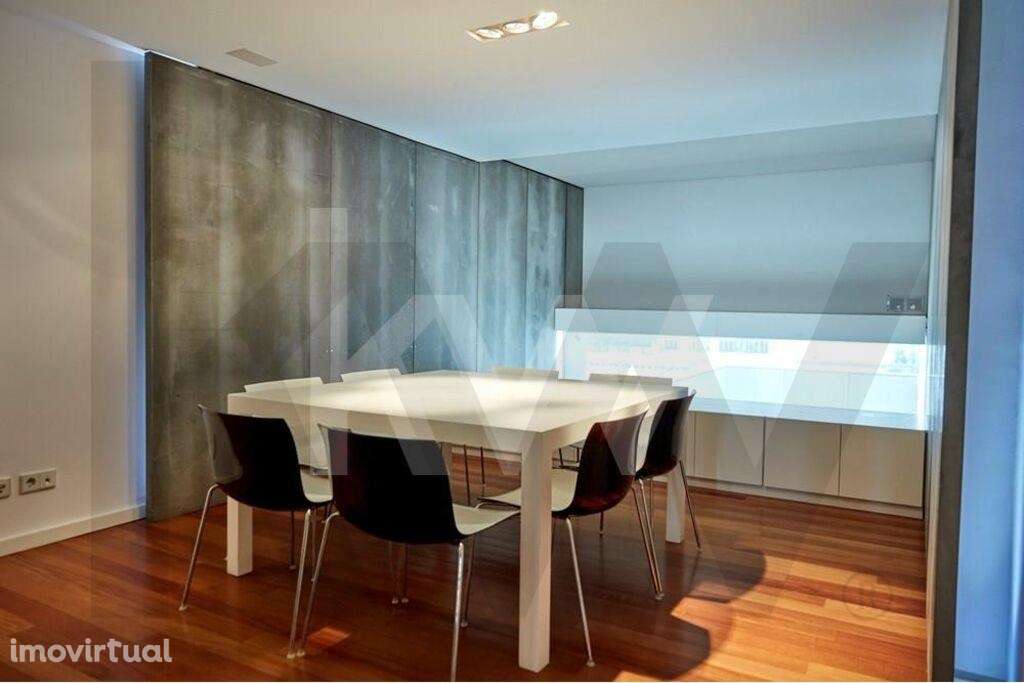 Moradia T2+1 Contemporânea com Pátio e Piscina - Grande imagem: 4/22