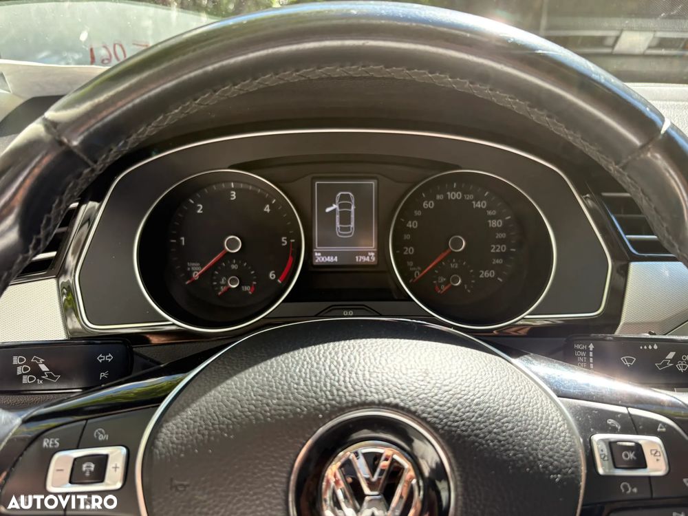 Volkswagen Passat 2.0 TDI Comfortline - 11