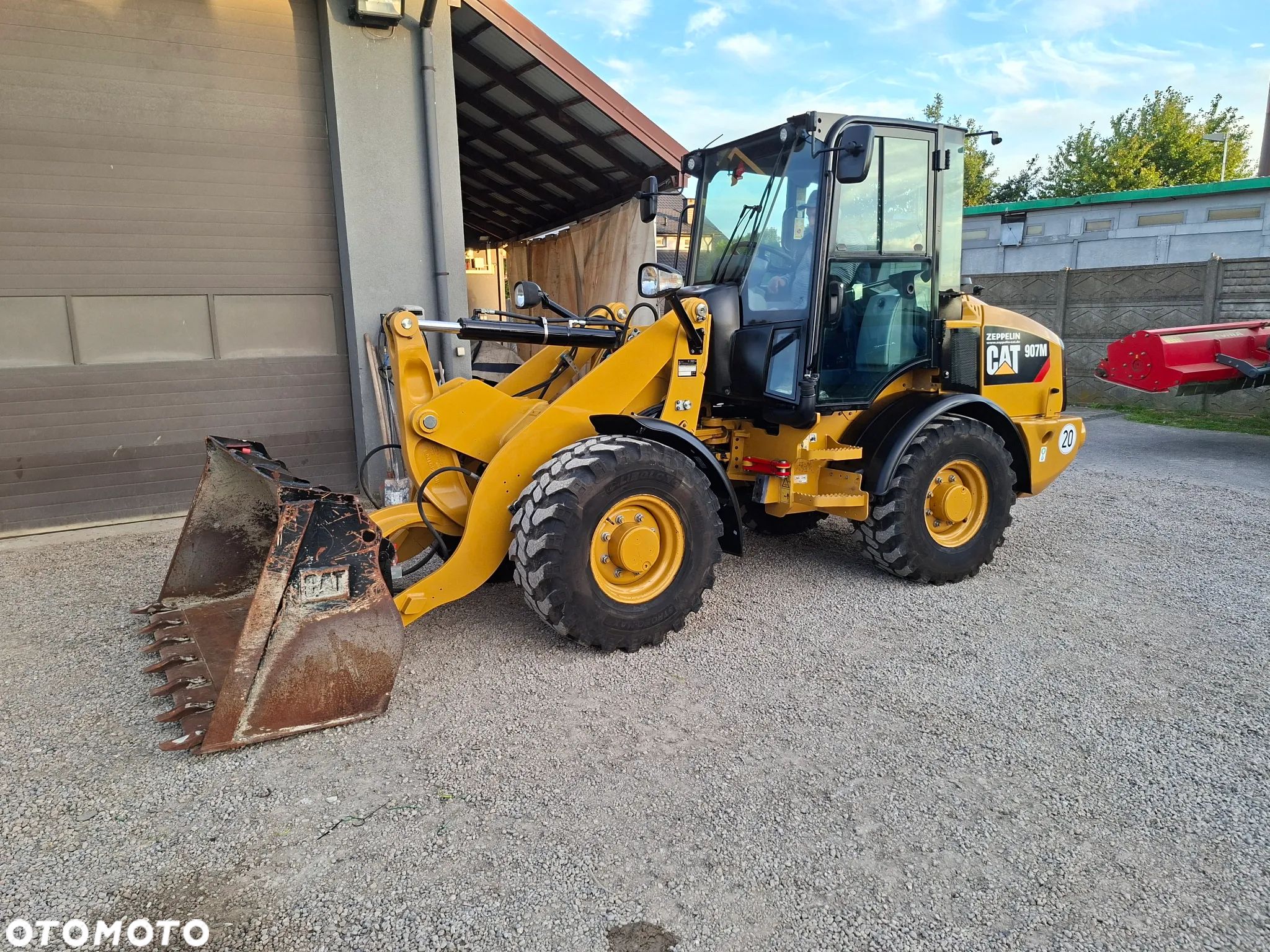 Caterpillar CAT 907 M - 1