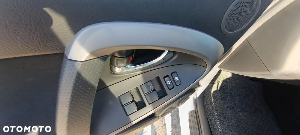 Toyota RAV4 2.0 4x4 Automatik Sol - 11