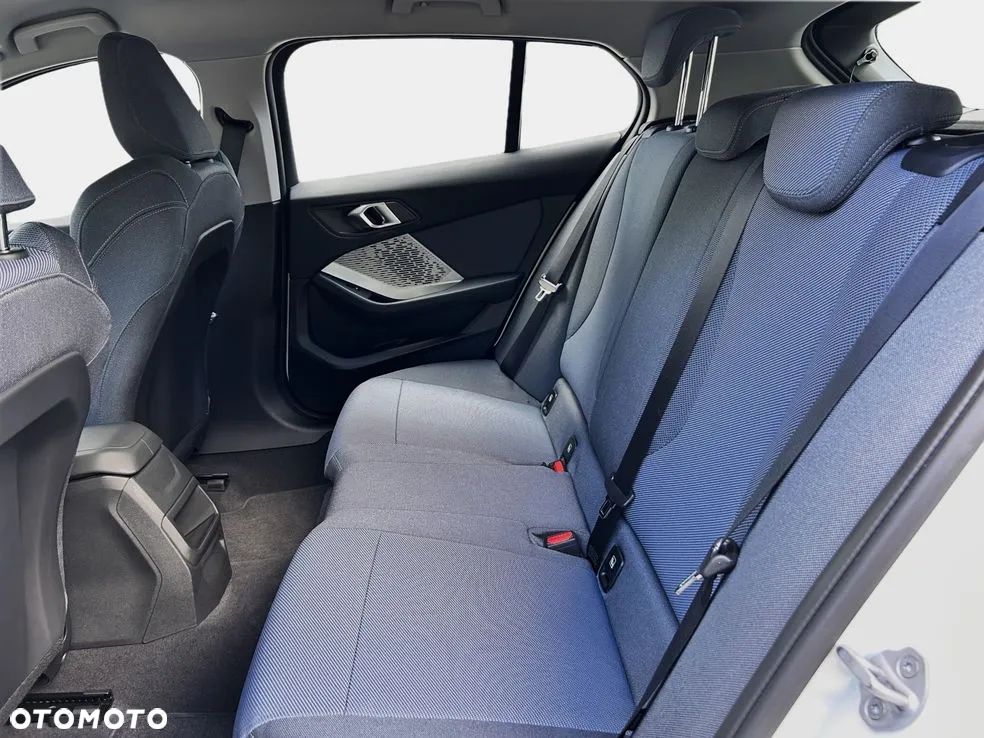 BMW Seria 1 120 mHEV - 31