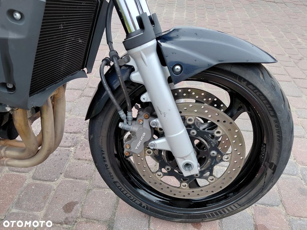 Suzuki GSR - 10