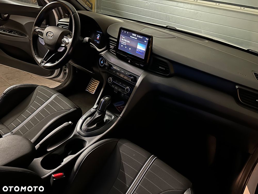 Hyundai Veloster - 9