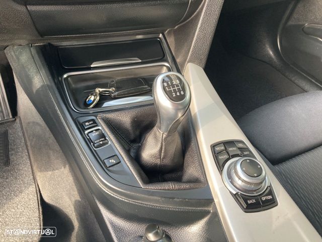 BMW 318 d Sport - 24