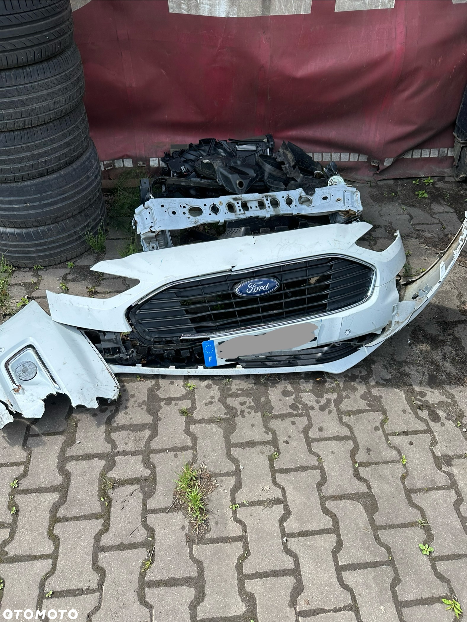 Ford Tourneo Connect Grand - 33