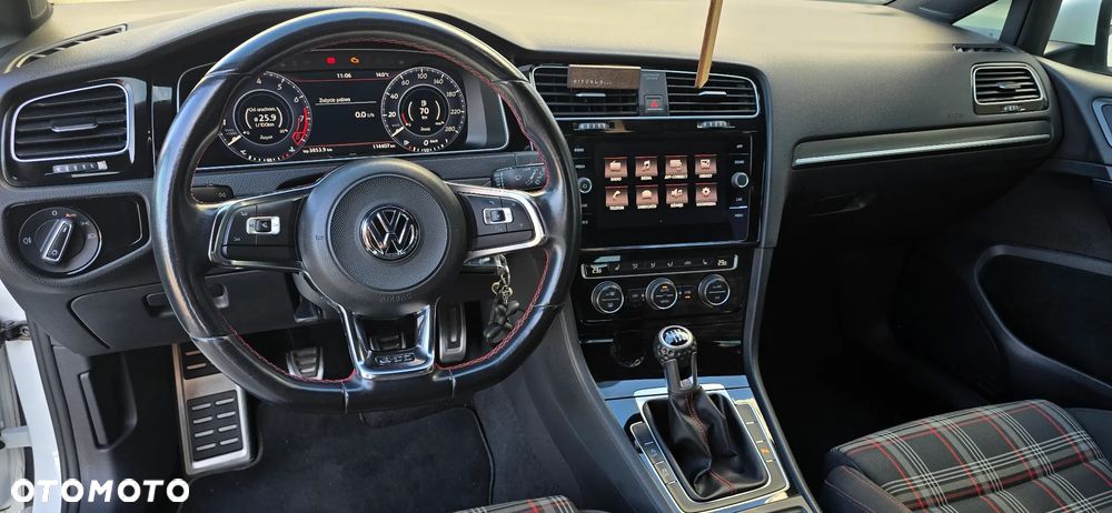 Volkswagen Golf - 11