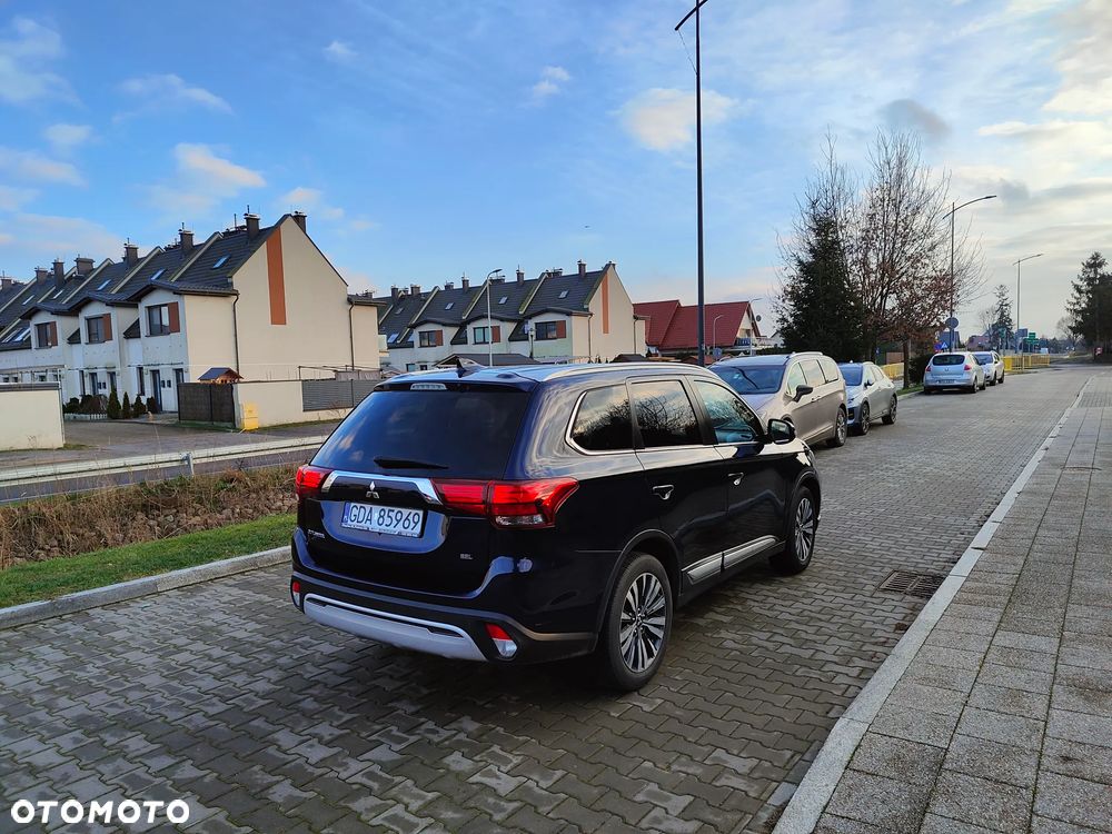 Mitsubishi Outlander - 5