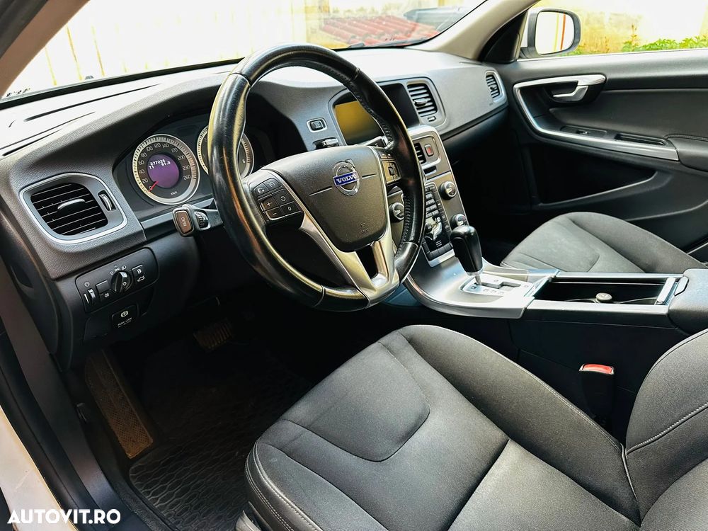 Volvo S60 D5 AWD Geartronic Momentum - 10