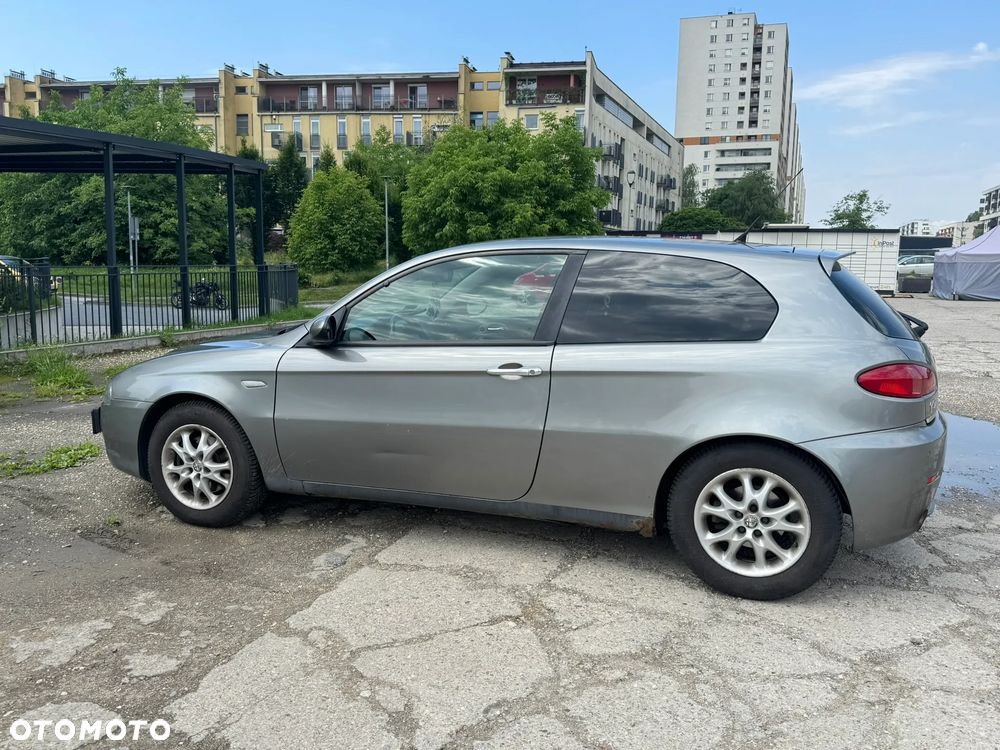 Alfa Romeo 147 1.9 JTD 8V M-Jet Distinctive - 3