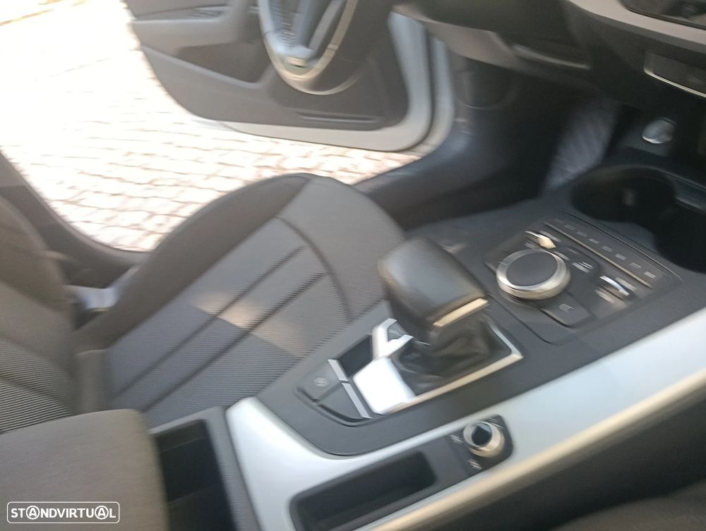 Audi A4 Avant 2.0 TDI Design S tronic - 24