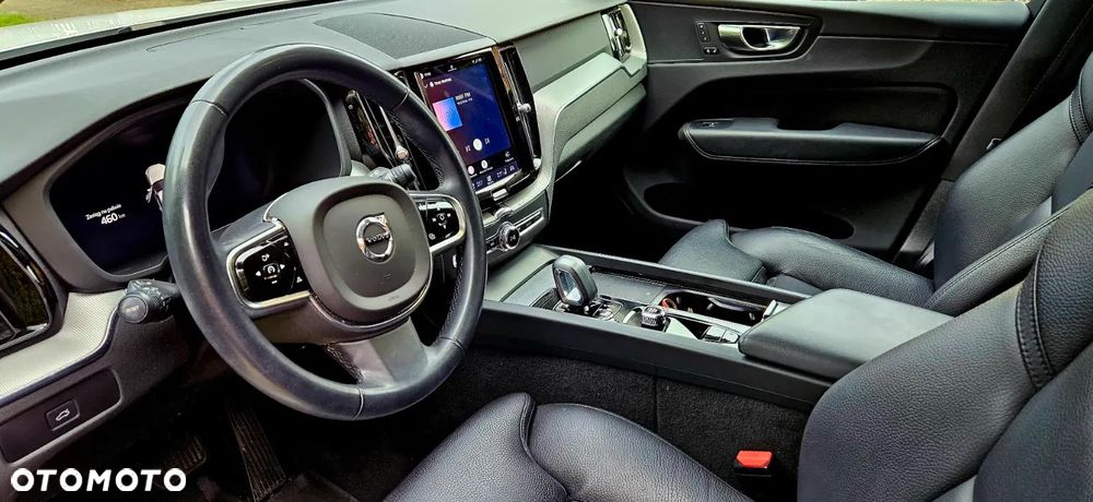 Volvo XC 60 B4 D AWD Plus Dark - 4