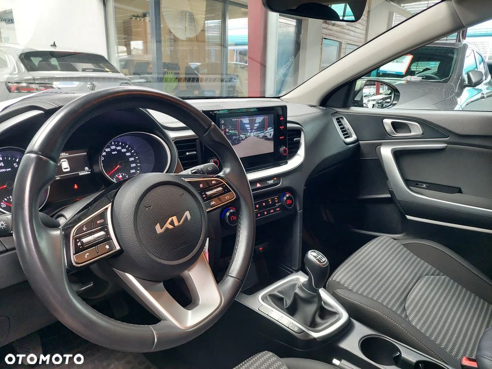 Kia Ceed 1.5 T-GDI M - 10