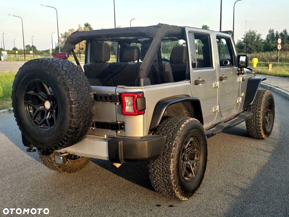 Jeep Wrangler 3.6 Unlim Sahara - 19