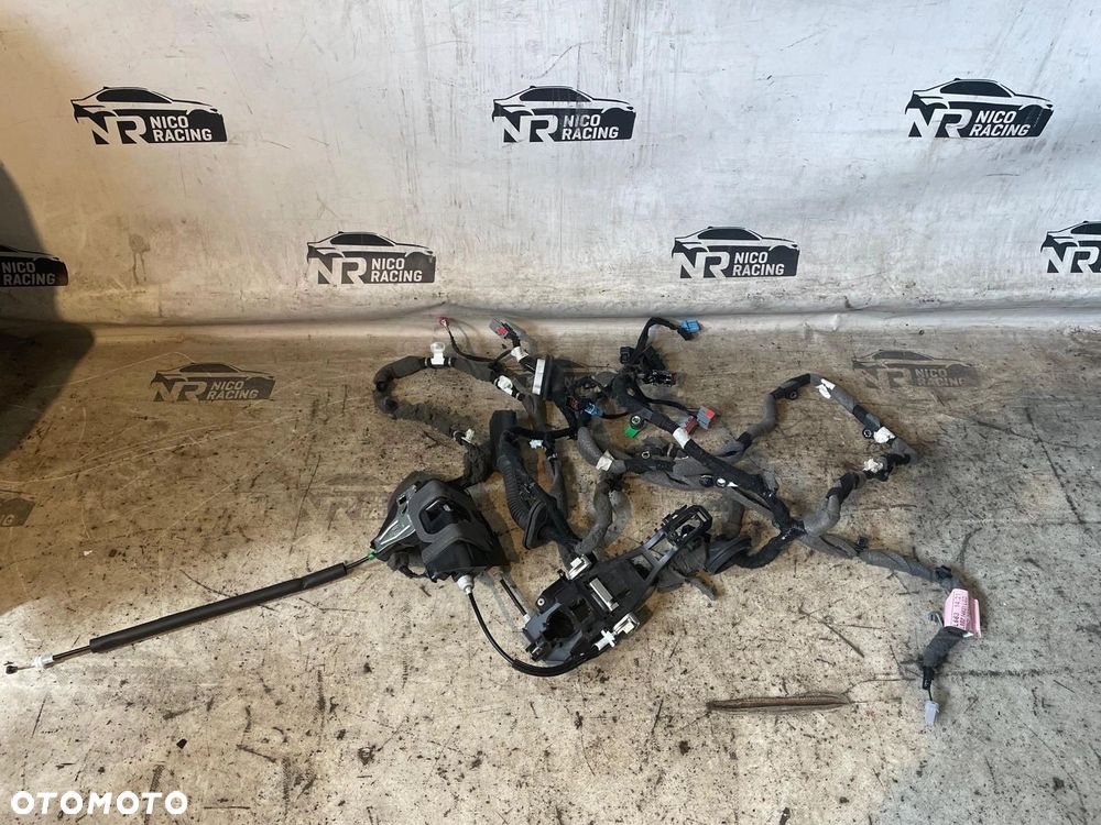 ZAMEK WIĄZKA DRZWI PRZÓD LEWY LAND ROVER DEFENDER L633