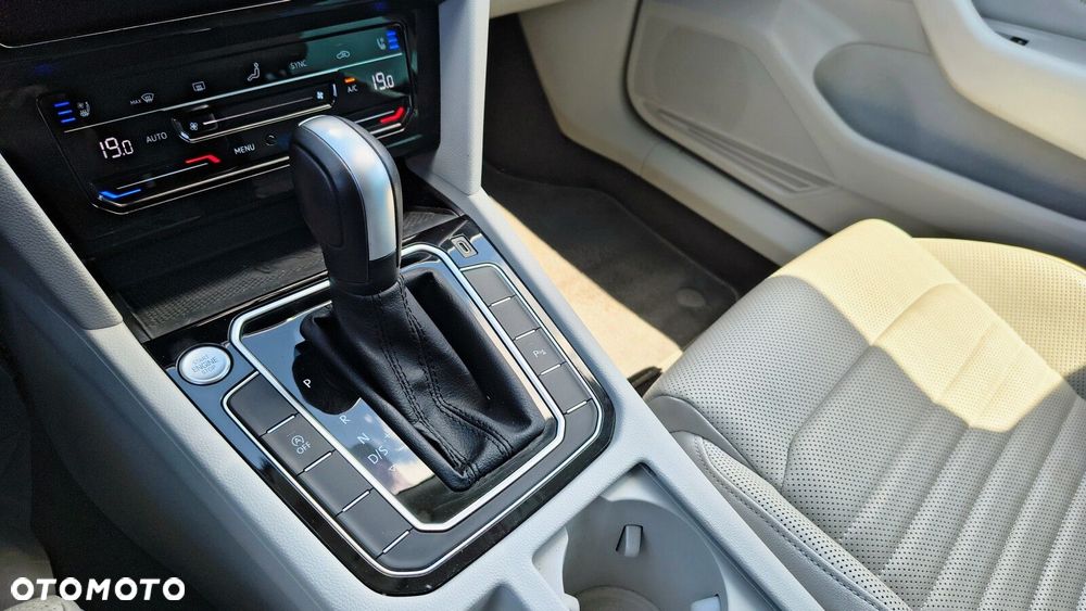 Volkswagen Passat Variant 2.0 TDI 4Mot Elegance DSG - 28