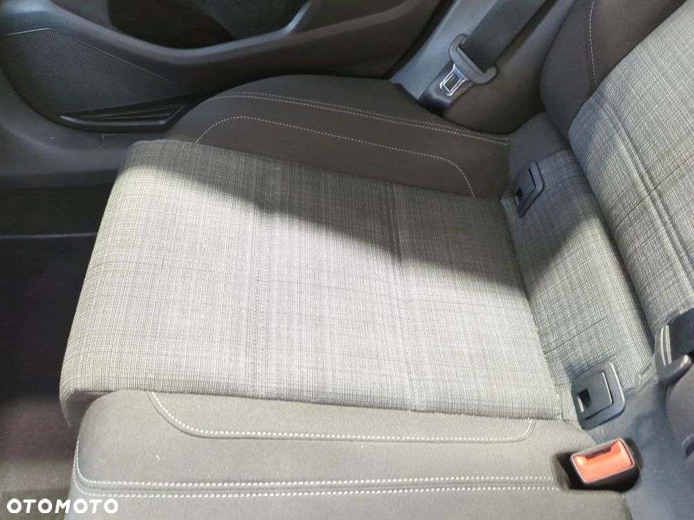 Volkswagen Passat 2.0 TDI Business DSG - 17