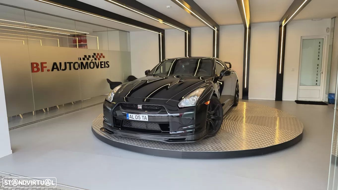 Nissan GT-R - 11